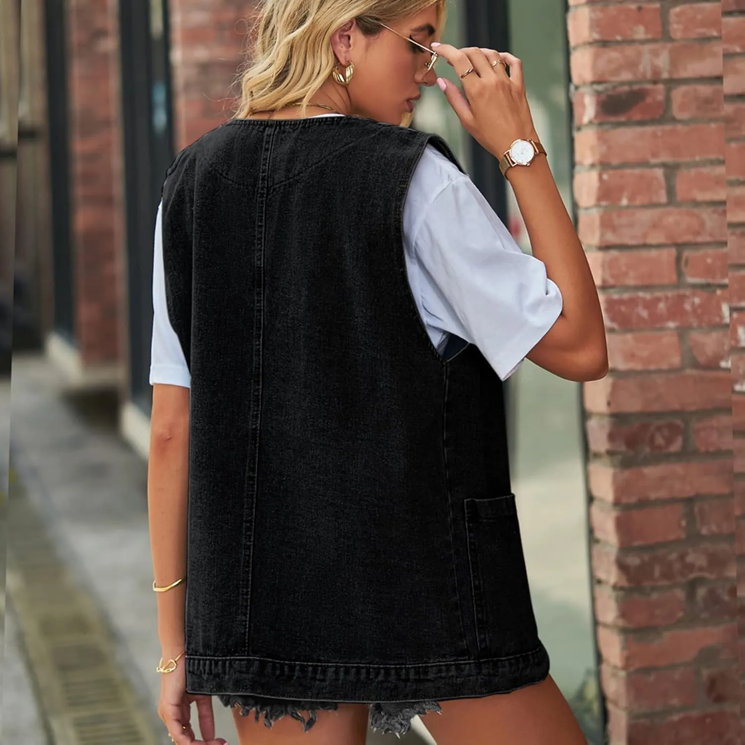 utcoco Casual Oversized Denim Vest Top for Women V-Neck Sleeveless Button Down Jean Vest Jacket with Pockets