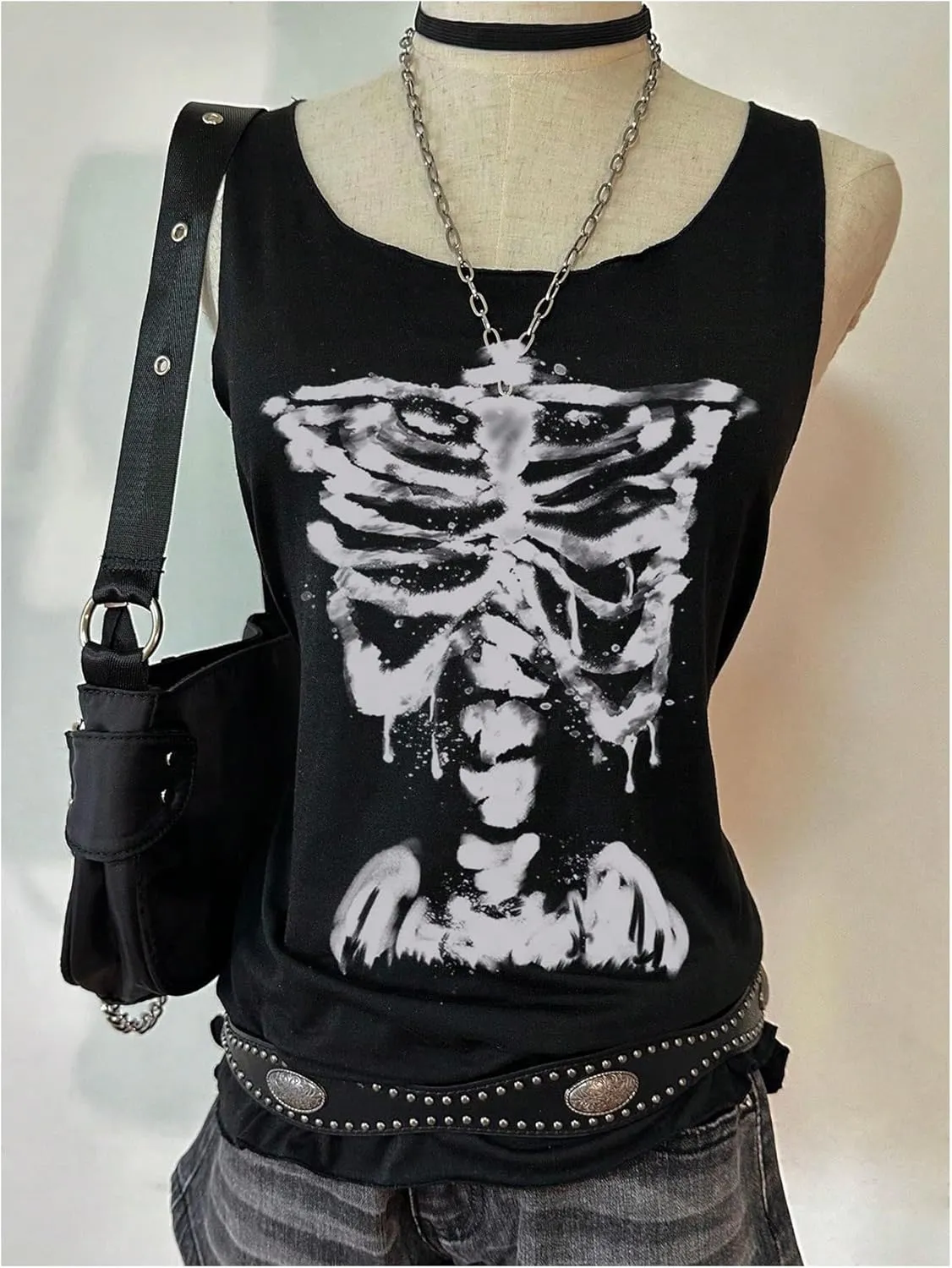 WDIRARA Women's Skull Graphic Tank Top Scoop Neck Sleeveless Tee Gothic Punk Tops